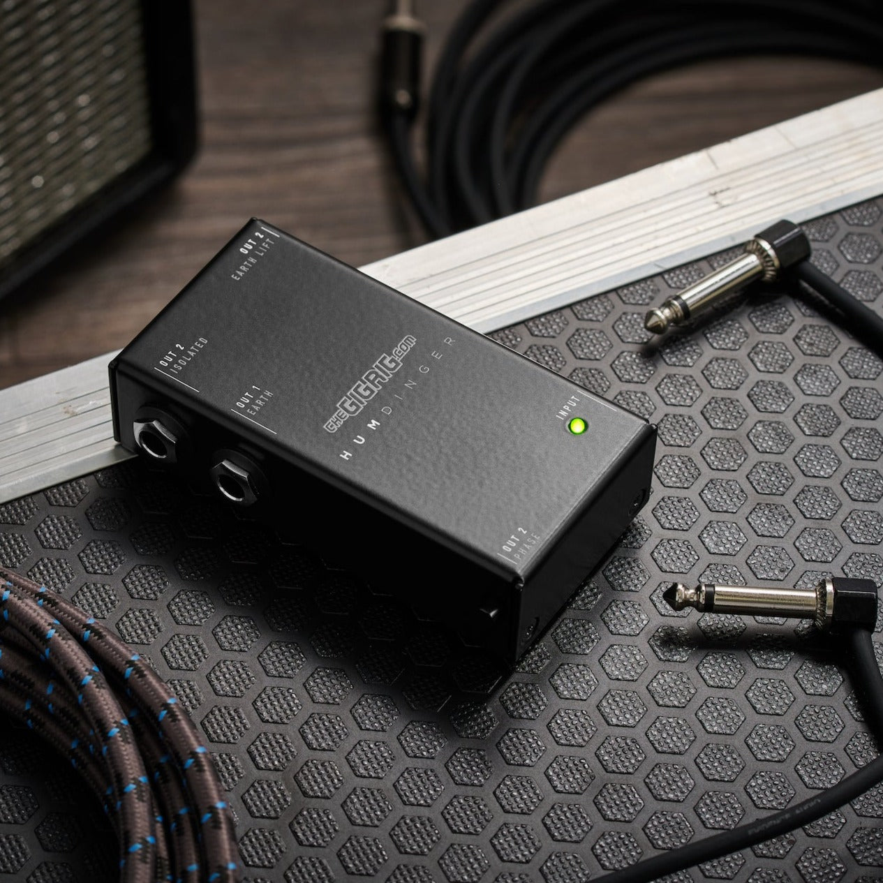 The GigRig HumDinger V2 is the ultimate signal splitter. The ultimate solution focusing two amps at once